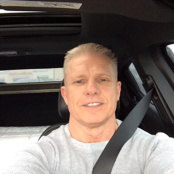 Meet your Posher, Bobby - Picture 3 of 4